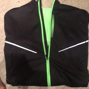 Nice Saucony men’s running jacket